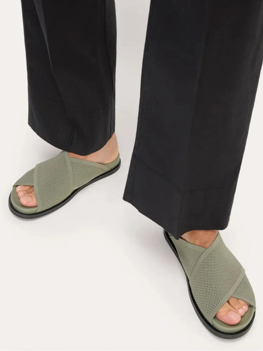 NWT Everlane ReKnit Form Crossover Sandal Seagrass green size 5 - Picture 3 of 6